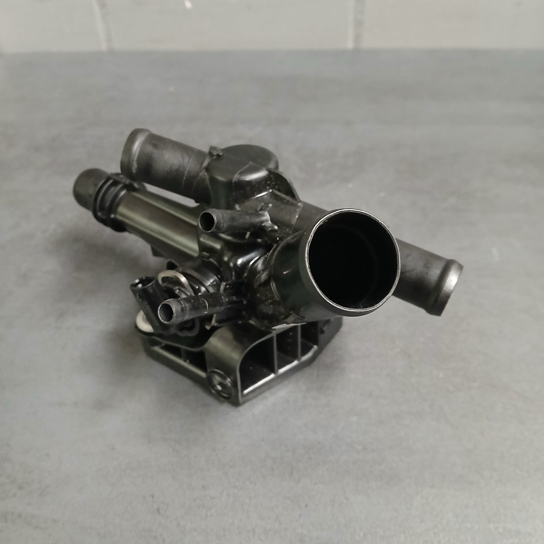 Original Opel Astra K Sports Tourer 1.2Turbo Thermostatgehäuse 55512491