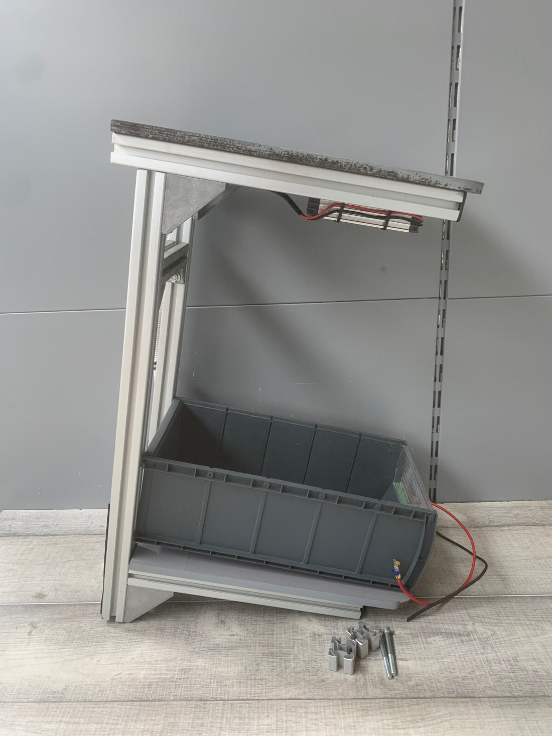 Mercedes Benz Sprinter W907-W910 Sonderanfertigung Tisch 230V Umwandler