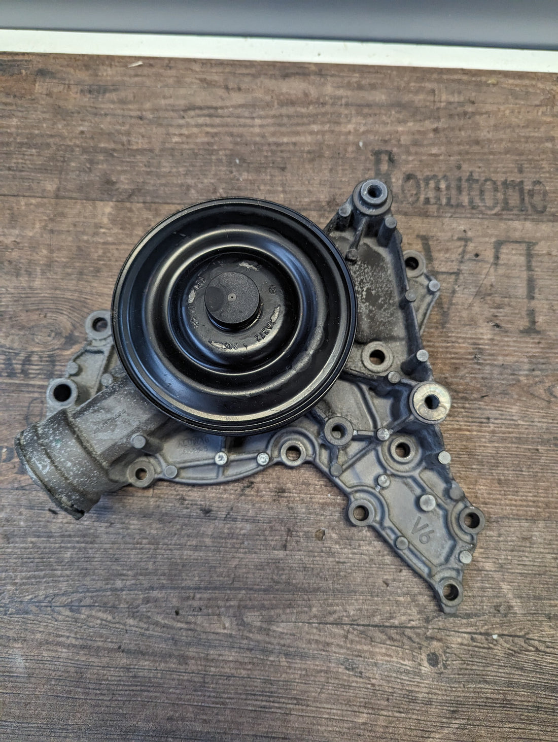 Original Mercedes Benz Wasserpumpe A2722020510