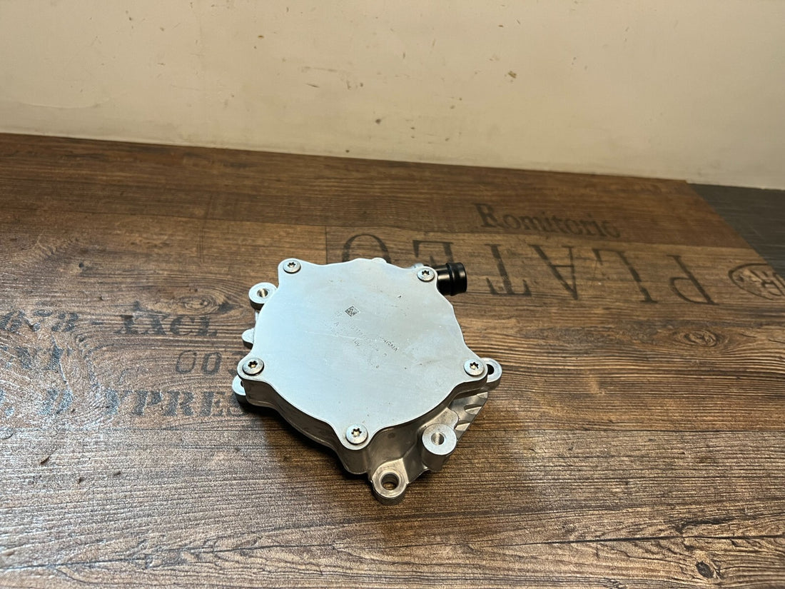 Mercedes CLA 220 W118 M260 Vakuumpumpe A2641800000