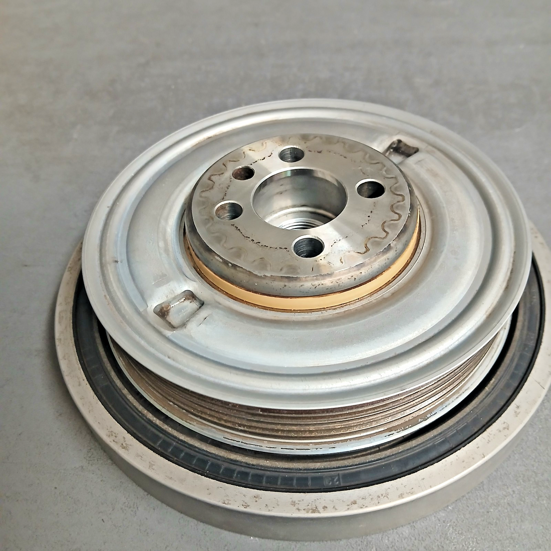 VW Crafter T6 2.0 TDI original Schwingungsdämpfer 04L105251N