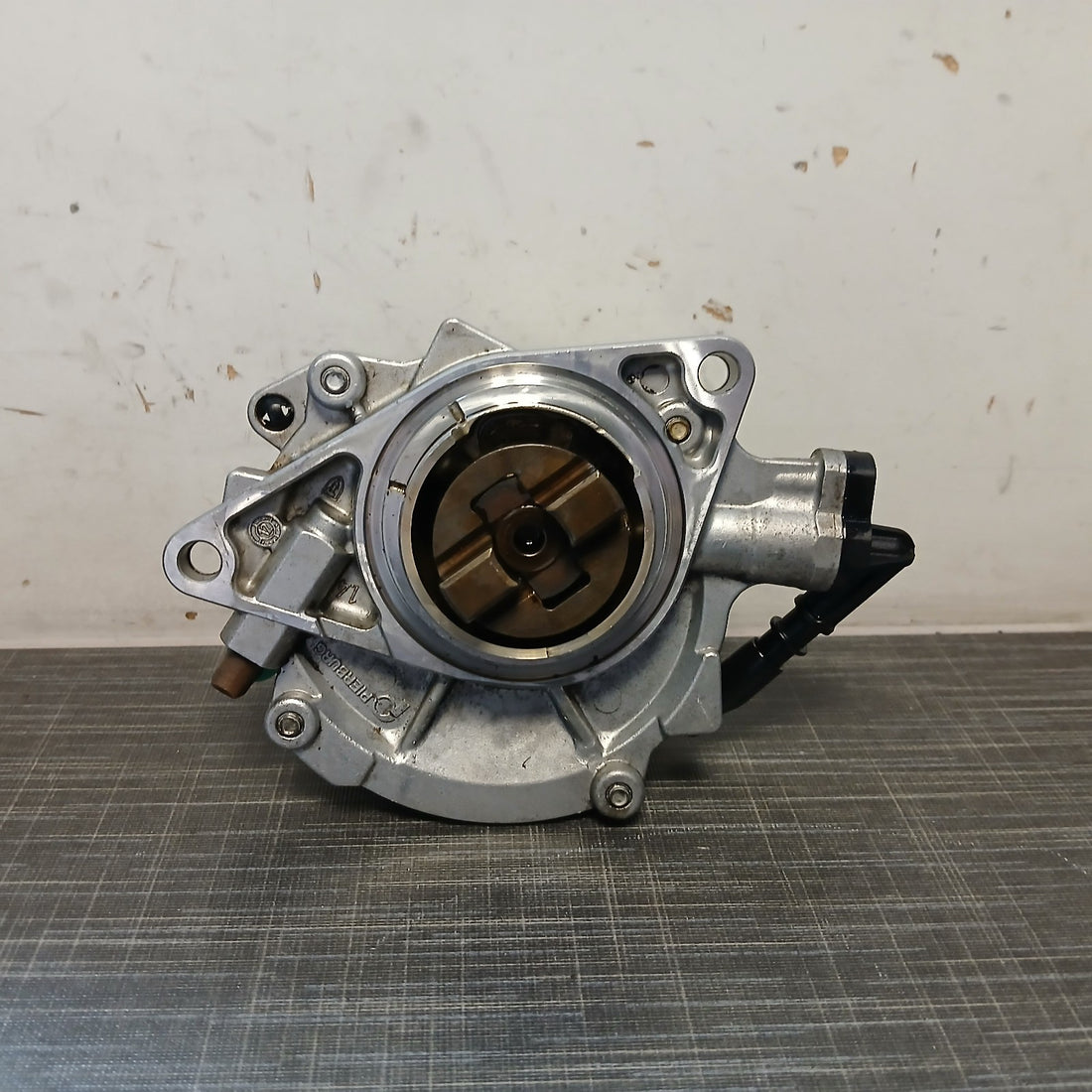 Vakuumpumpe Unterdruckpumpe BMW 1er F30 F31 704625020