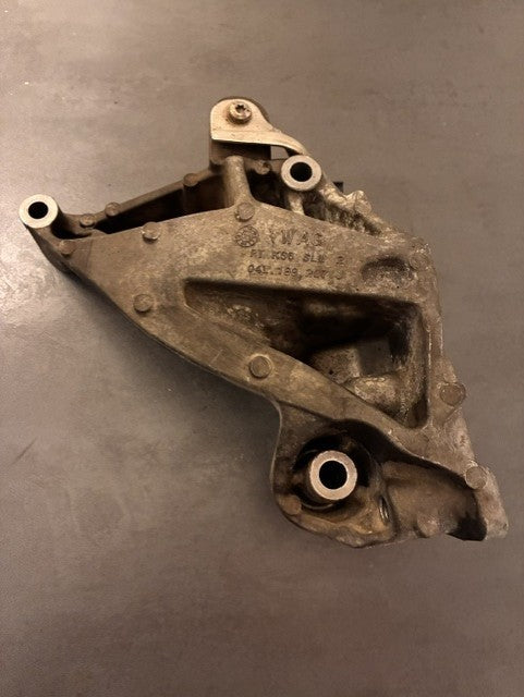 Motorhalter für Volkswagen CRAFTER 04L199207J