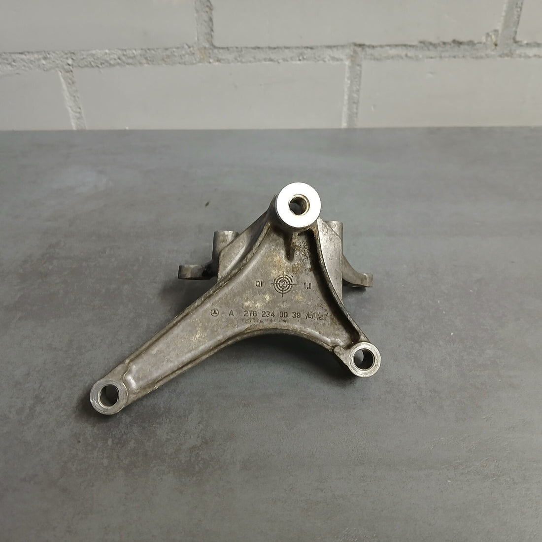 Riemenspanner Halterung Original Mercedes-Benz C218 4,7 A2782340039