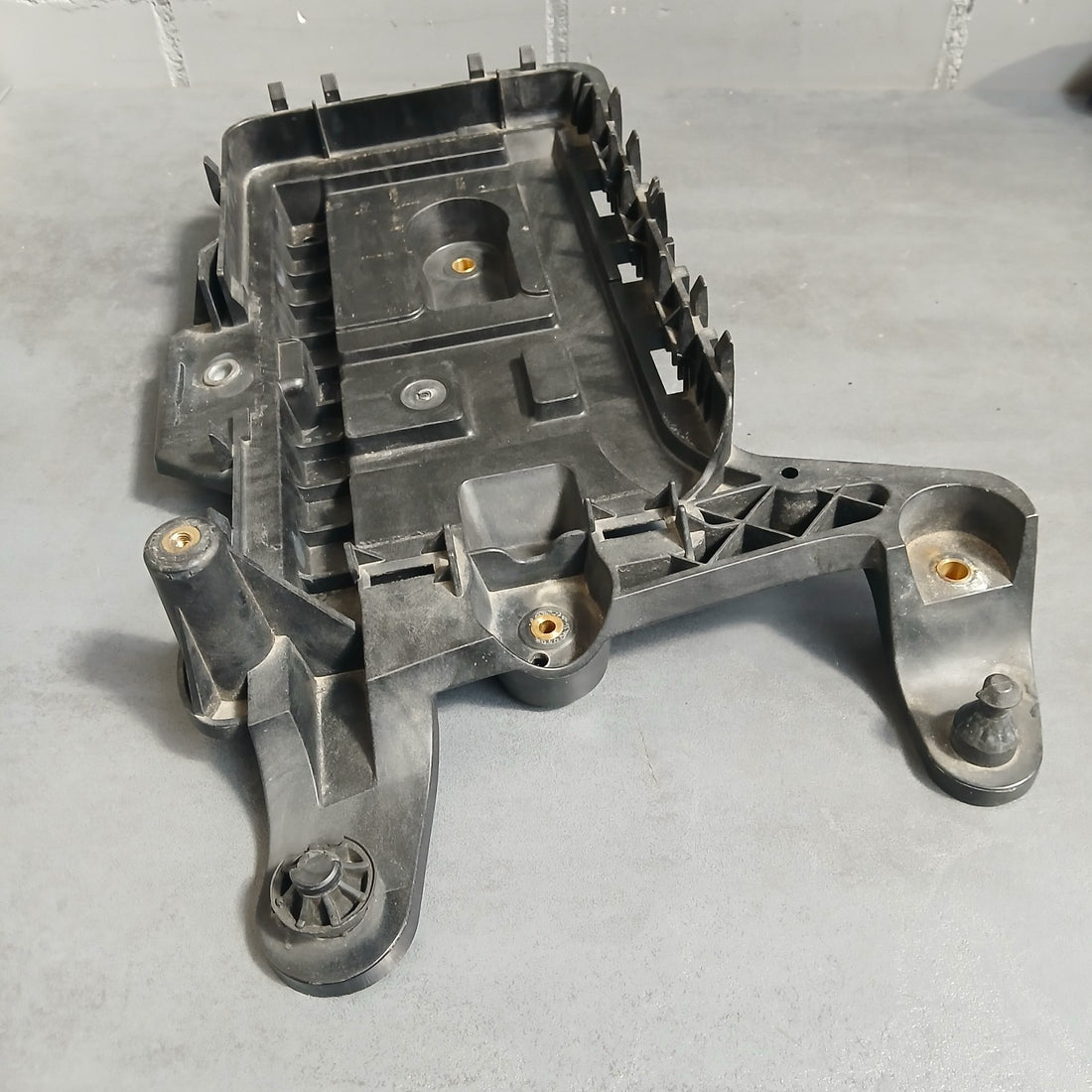 Original VW Batteriehalter 1K0915333