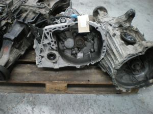Produktbild zu: 	 5 Gang Schalt Getriebe JR5149 K4M Dacia Logan Bj.09 gearbox