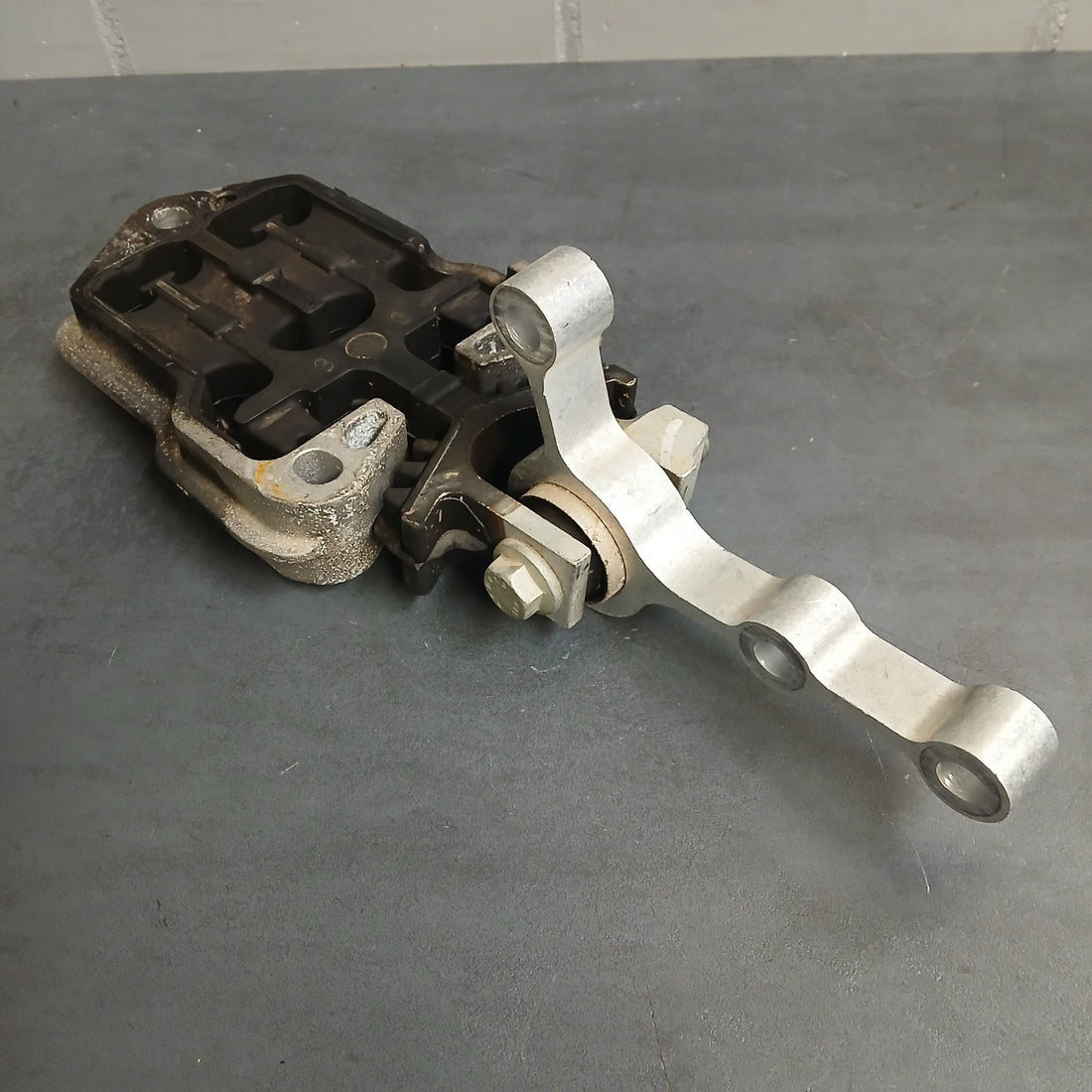 Original Ford Kuga III 2020 Halterung Lager Getriebe     LX636P082AB