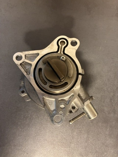 SUZUKI SX4 S-Cross JY Vakuumpumpe 1813068M00 18130-68M00