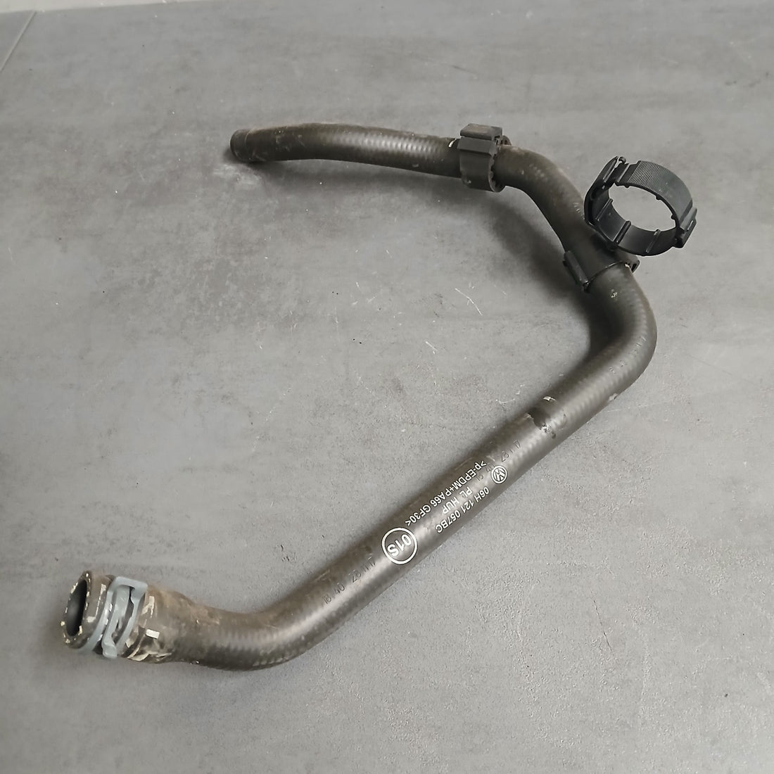 VW Audi Kühlerschlauch Kühlmittelrohr 06H121057BC   -Original-