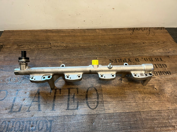 Original BMW G11 730i B48B20B Injector rail Distributor pipe 7639979