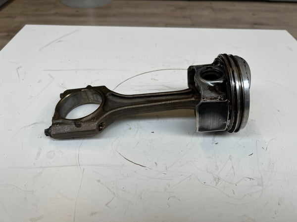VW Golf 7 1.8 TSI CJS Piston Connecting rod 06LD 06KAA