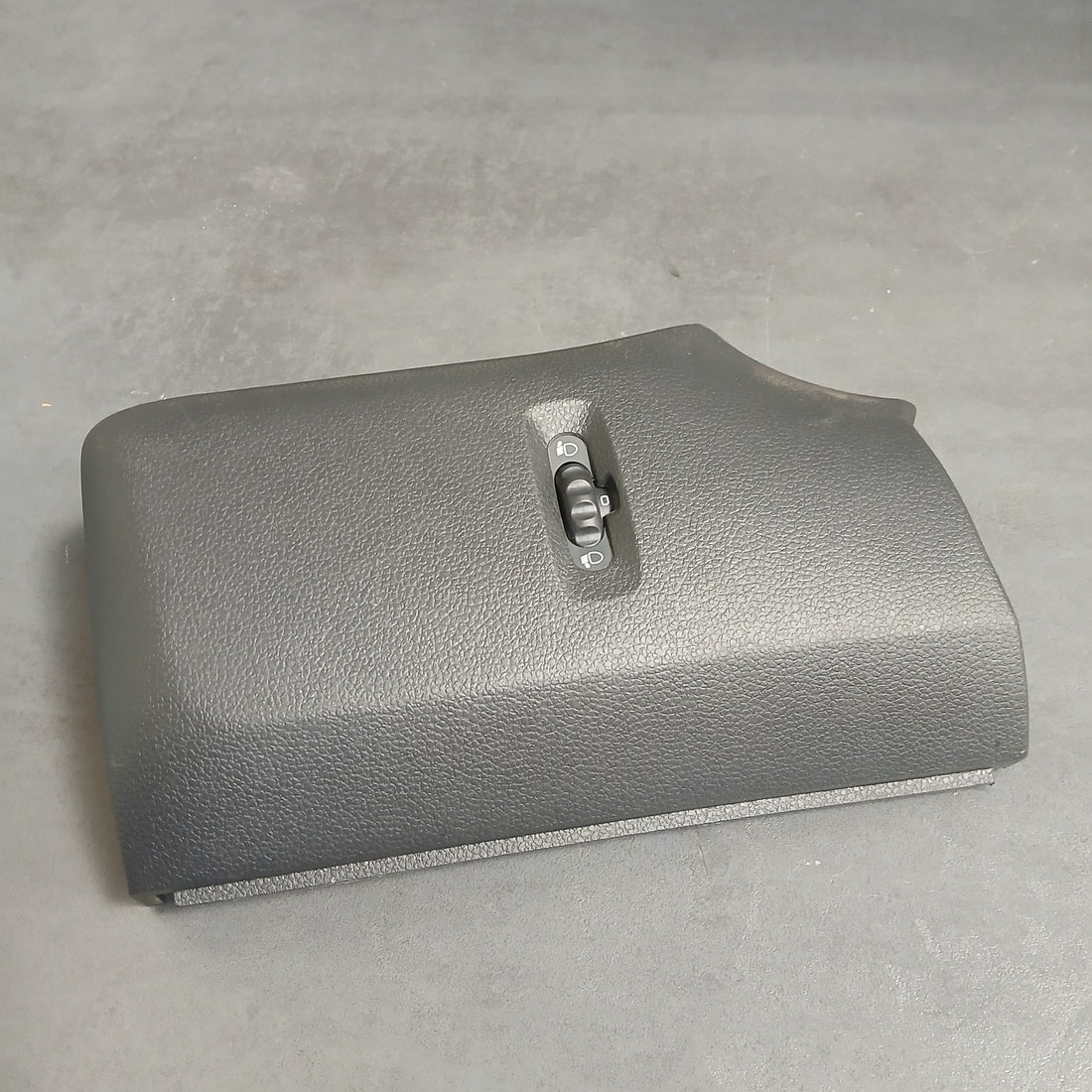 Verkleidung mit Schalter Leuchtweitenregelung für RENAULT Master   682103939R
