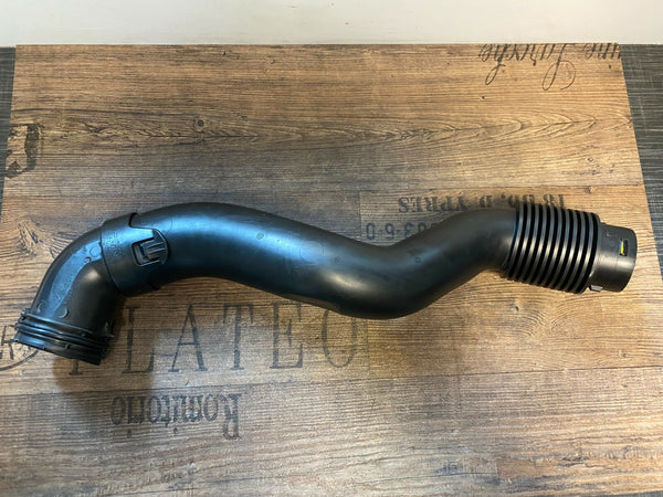 PEUGEOT 3008 Charge air pipe Hose Turbocharger 9813341380