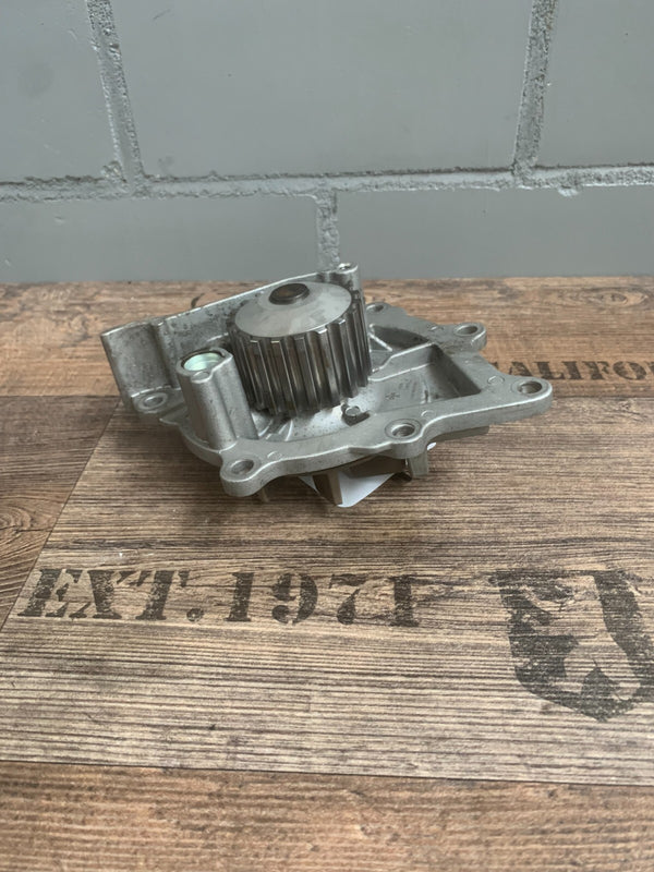 Original Peugeot Water pump 538007710