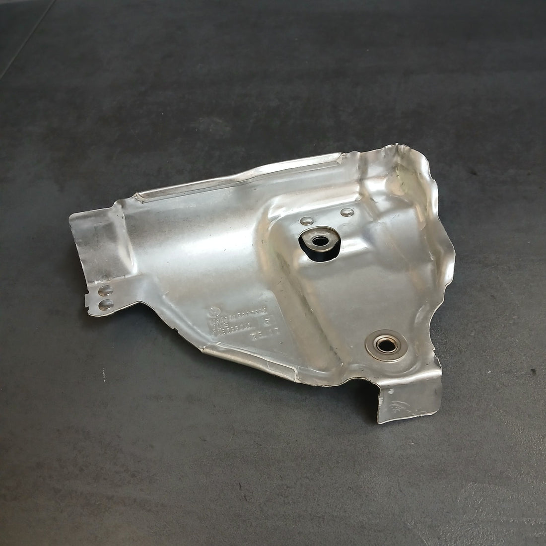 Original Hitzeschutz Schutzblech Turbo VW Audi Seat Skoda    04E253041F
