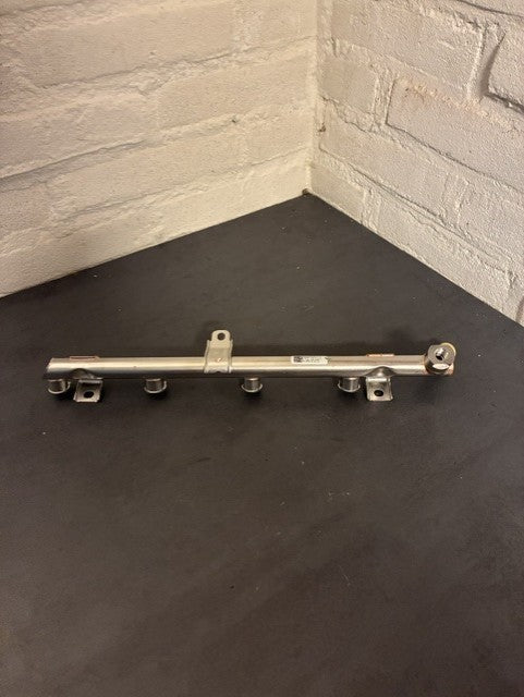 Kraftstoffverteiler für Audi Seat Skoda 04E133317F 04E129041F