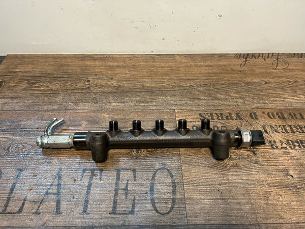 Original Opel Mokka 1.6 CDTI B16DTU Rail-Pipe Fuel rail 55490702