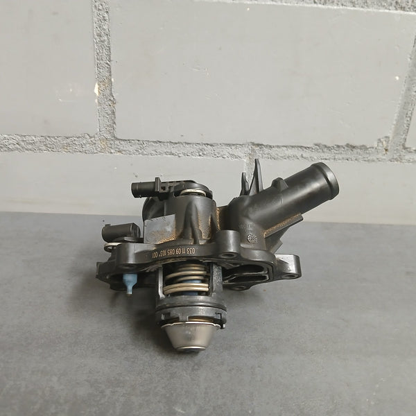Thermostat housing Mercedes-Benz C250 Slk250 A2712000315