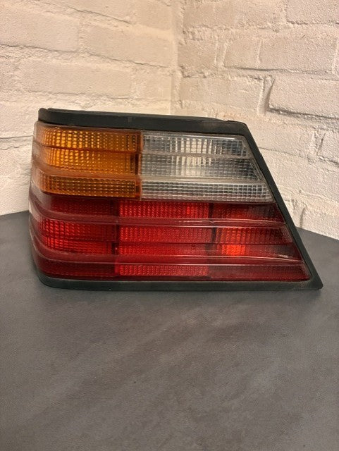 Rückleuchte Rücklicht Rückstrahler für Mercedes-Benz E-Klasse W124 links
