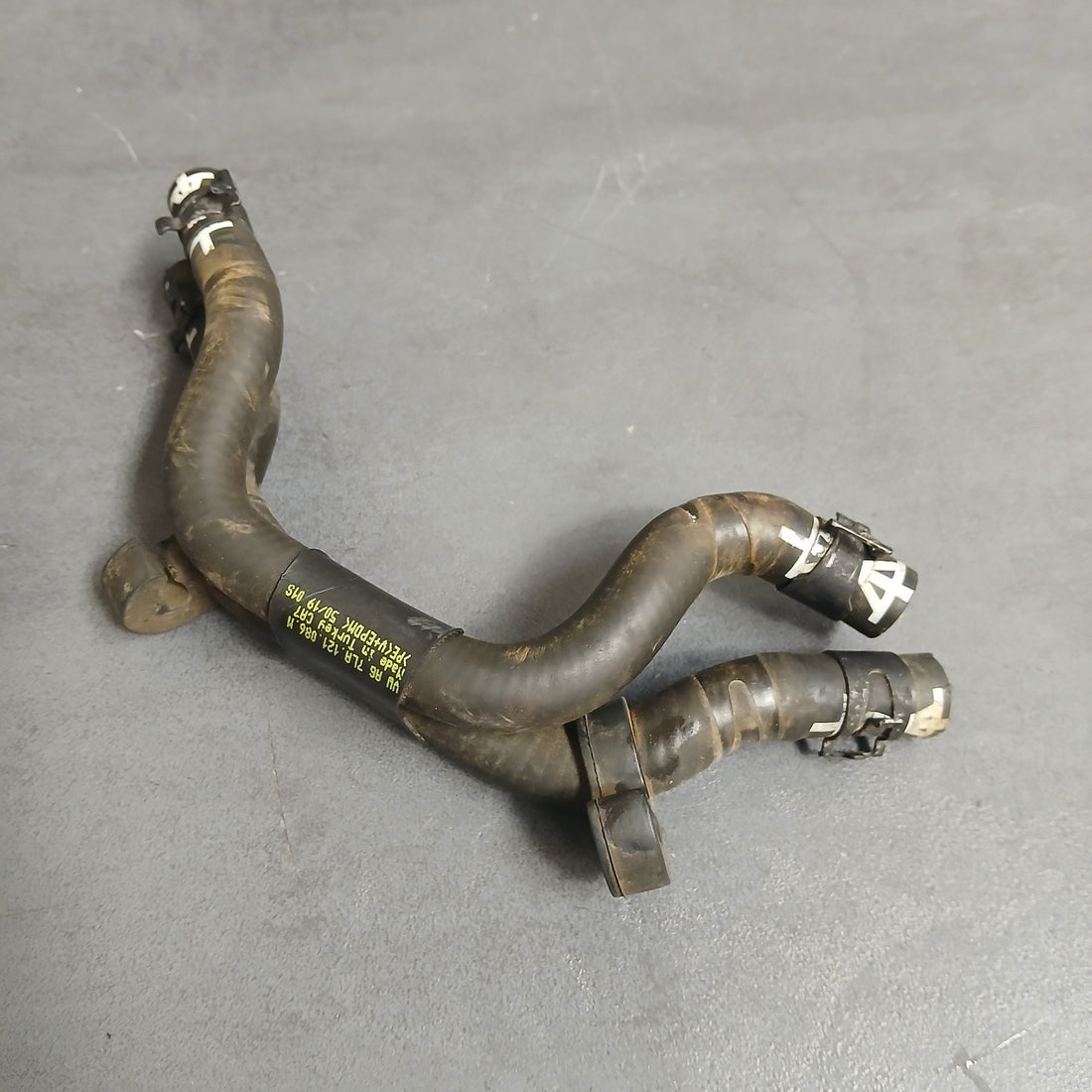 Original VW Audi Kühlmittelschlauch 7LA121086M