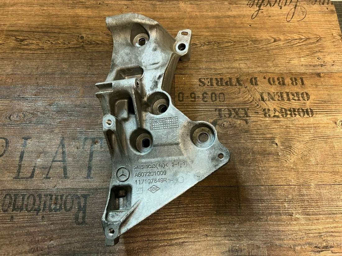 Renault Mercedes W176 A180 1.5 Diesel OM607 Halter Lichtmaschine A607201009