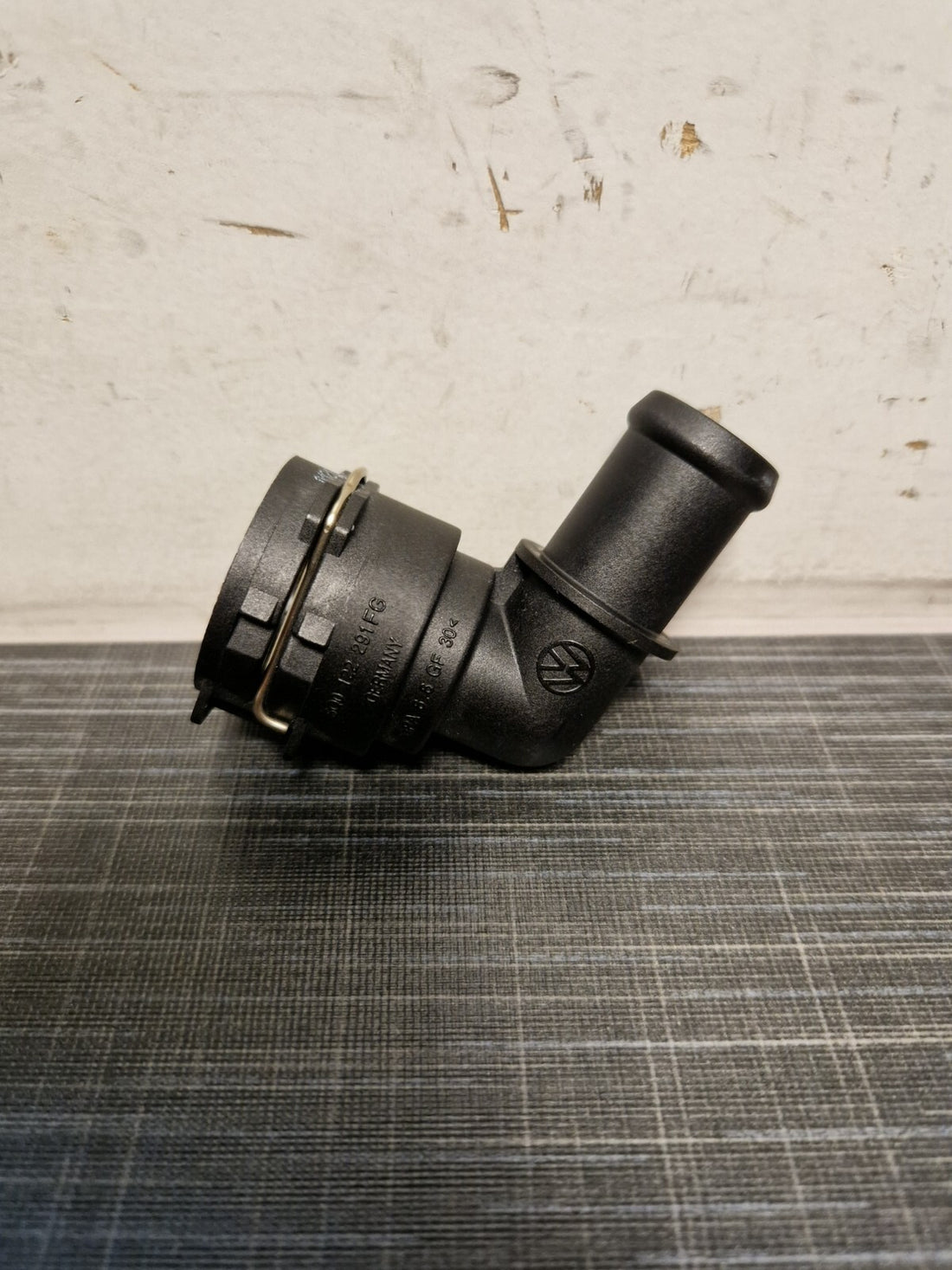 Kühlmittelflansch VW Skoda Seat Audi  5Q0122291FG