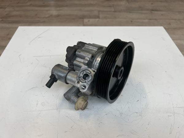 13.000 km - Mercedes-Benz SLK R172 200-250 CGI Power steering pump A0064664301