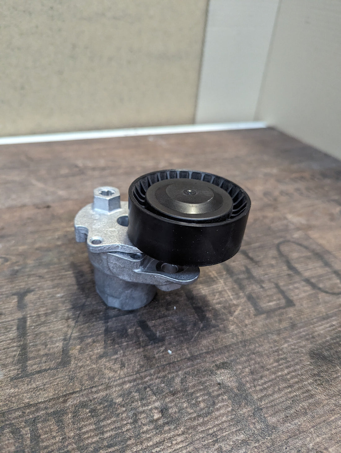 Original VW Tiguan 1.5TSI Riemenspanner Spannrolle 04E145299L