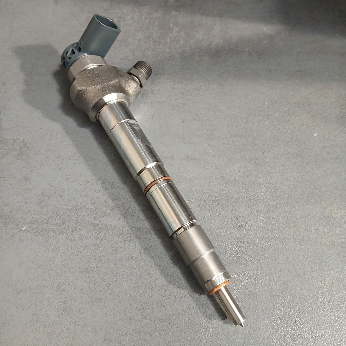 Injektor Einspritzeinheit Einspritzdüse Original Audi VW 2.0 TDI 04L130277AD