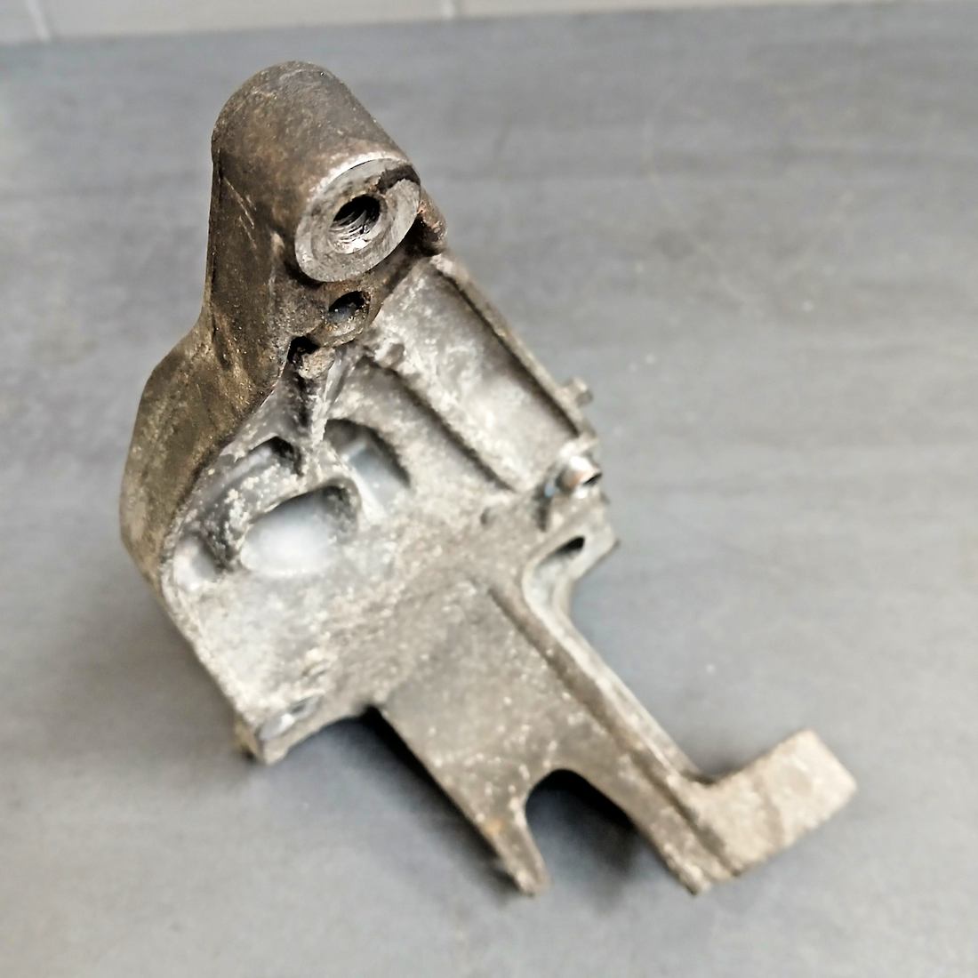 Opel Grandland X Klimakompressor Pumpe Halter  9808696880