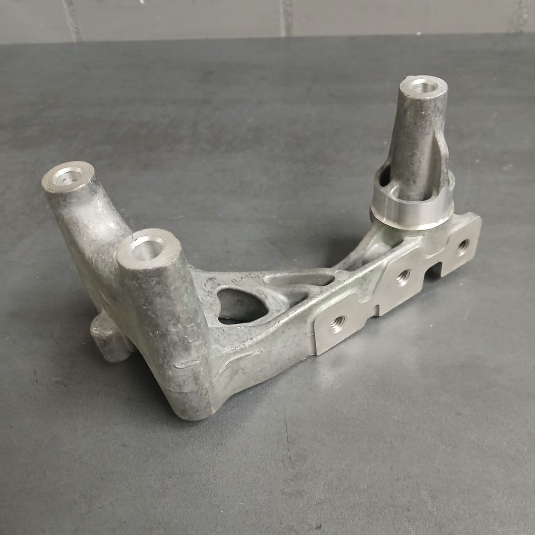 Original Motorhalter für VW Audi Skoda Seat 2.0 04L199207H
