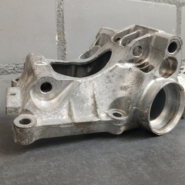 Lichtmaschinenhalter Original BMW 140i 3.0 7643067 19.862 Km