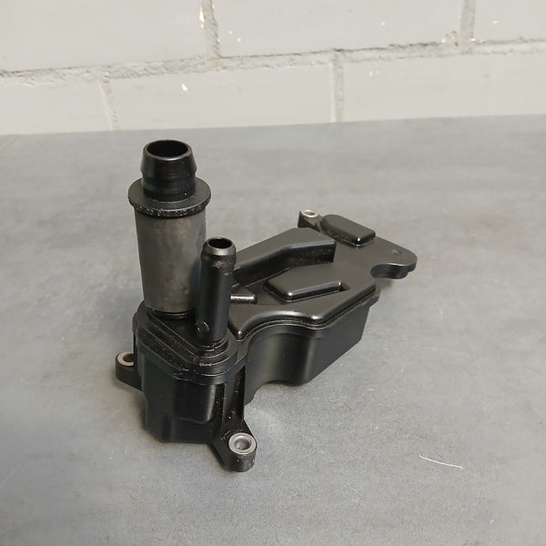 Olieafscheider Carterontluchting voor Mercedes-Benz A2700103801