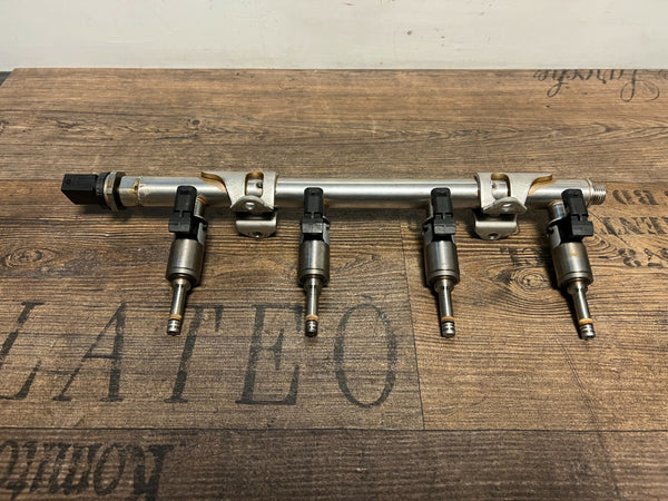 Einspritzleiste Kraftstoffverteiler VW Golf 7 1.2 1.4 TSI CYV 04E133320D