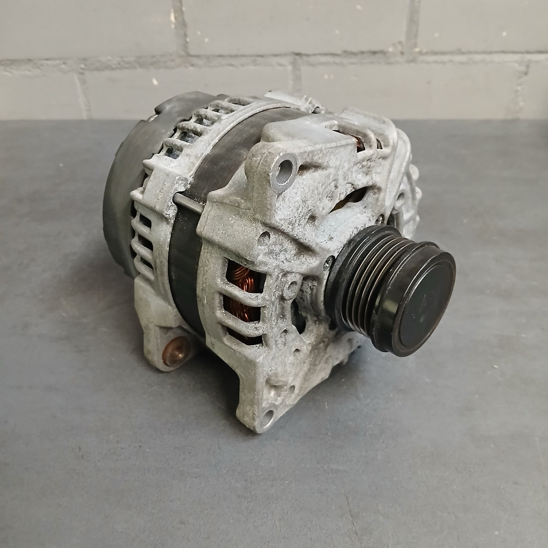 Original Mercedes Lichtmaschine 14V 150A Generator    A0009060022