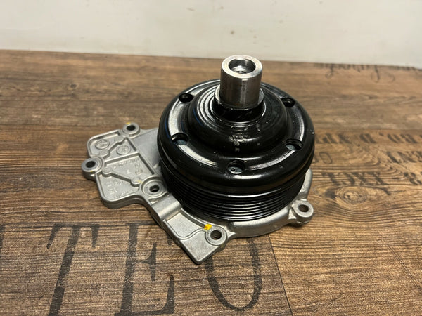 Mercedes-Benz W204 W212 Water pump 200 220 CDI OM651 A65120001 A6512003601