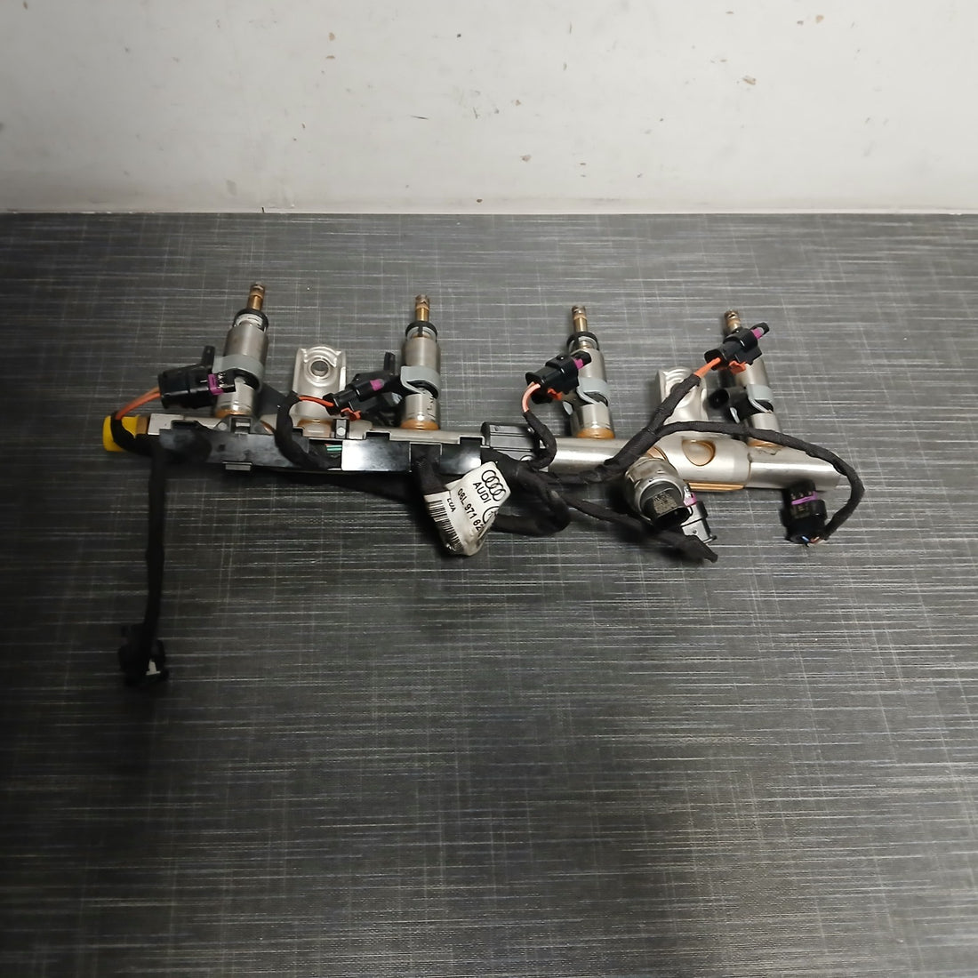 Einspritzleiste + Einspritzventile | VW Passat Audi A4 2.0 TFSI | 06L133317N