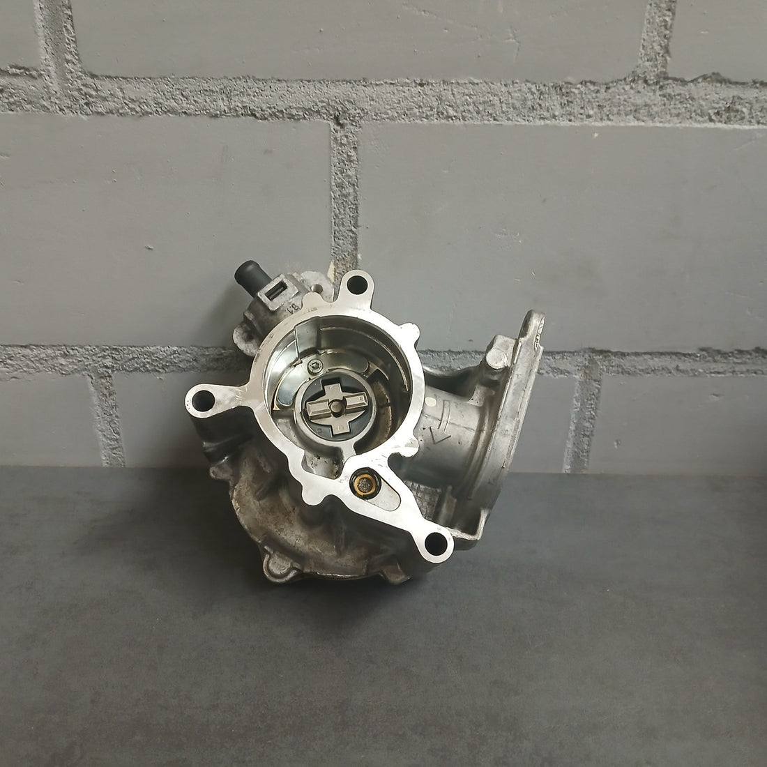 VW Audi Seat Skoda Vakuumpumpe Unterdruckpumpe 06J145100F