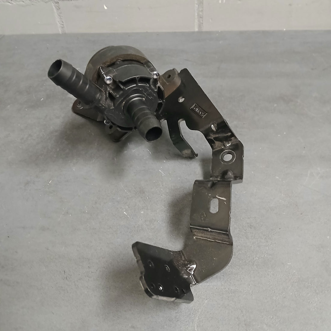 Original Ford Kuga III 2021 Zusatzwasserpumpe     LX618C506HBG