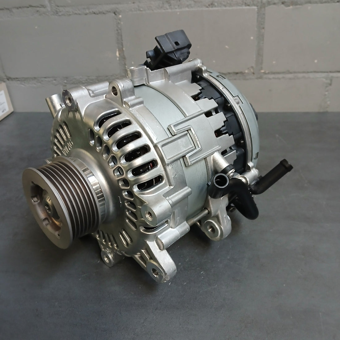 Original VW Audi Skoda Seat Generator Starter Hybrid 48V     05E903019K