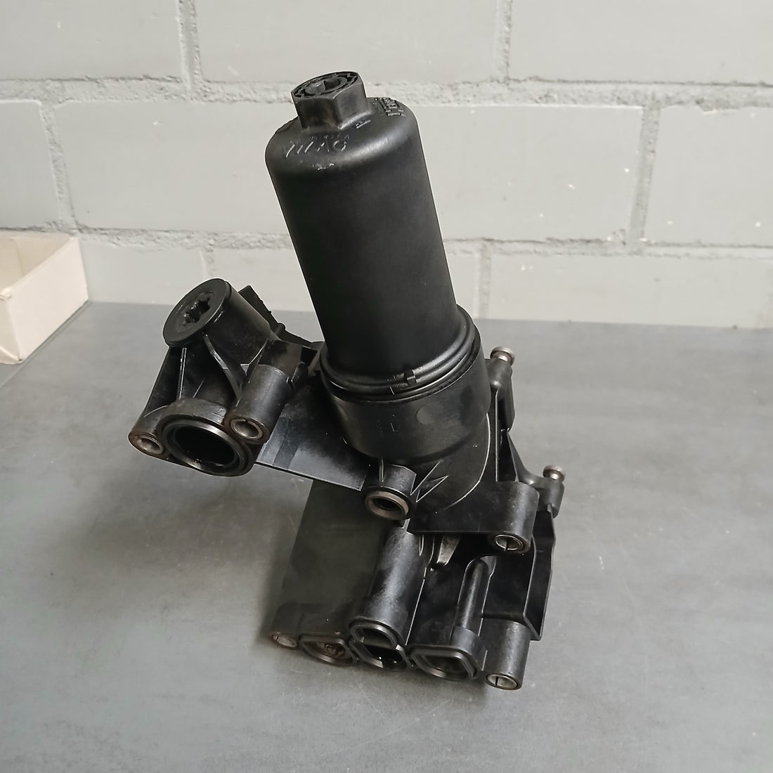 Original VW Audi Seat Skoda Ölfiltergehäuse   05L115389
