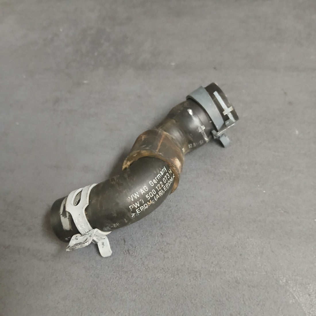 VW Audi Seat Skoda Schlauch Leitung Kühlung 5Q0122073H