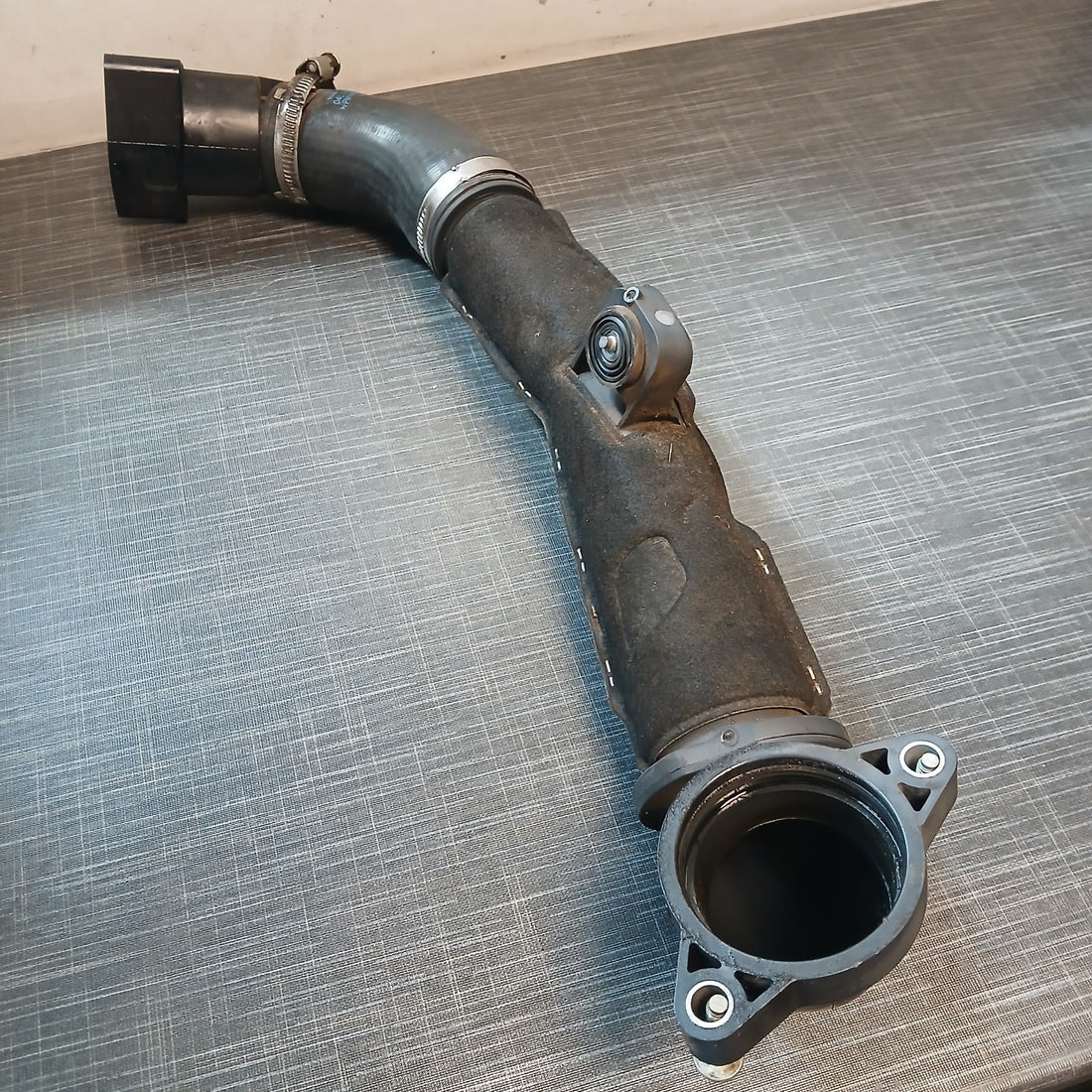 Luftrohr Ladeluftrohr Druckrohr Original VAG VW Audi Seat 04L145762AH 04L145828G