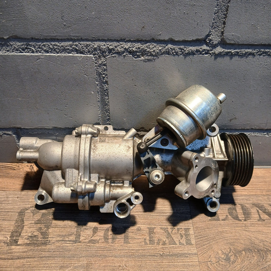 Original Mercedes‑Benz W204 / W205 Wasserpumpe / Kühlmittelpumpe A2742000301