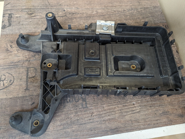 Batteriehalter VW Passat 1K0915333