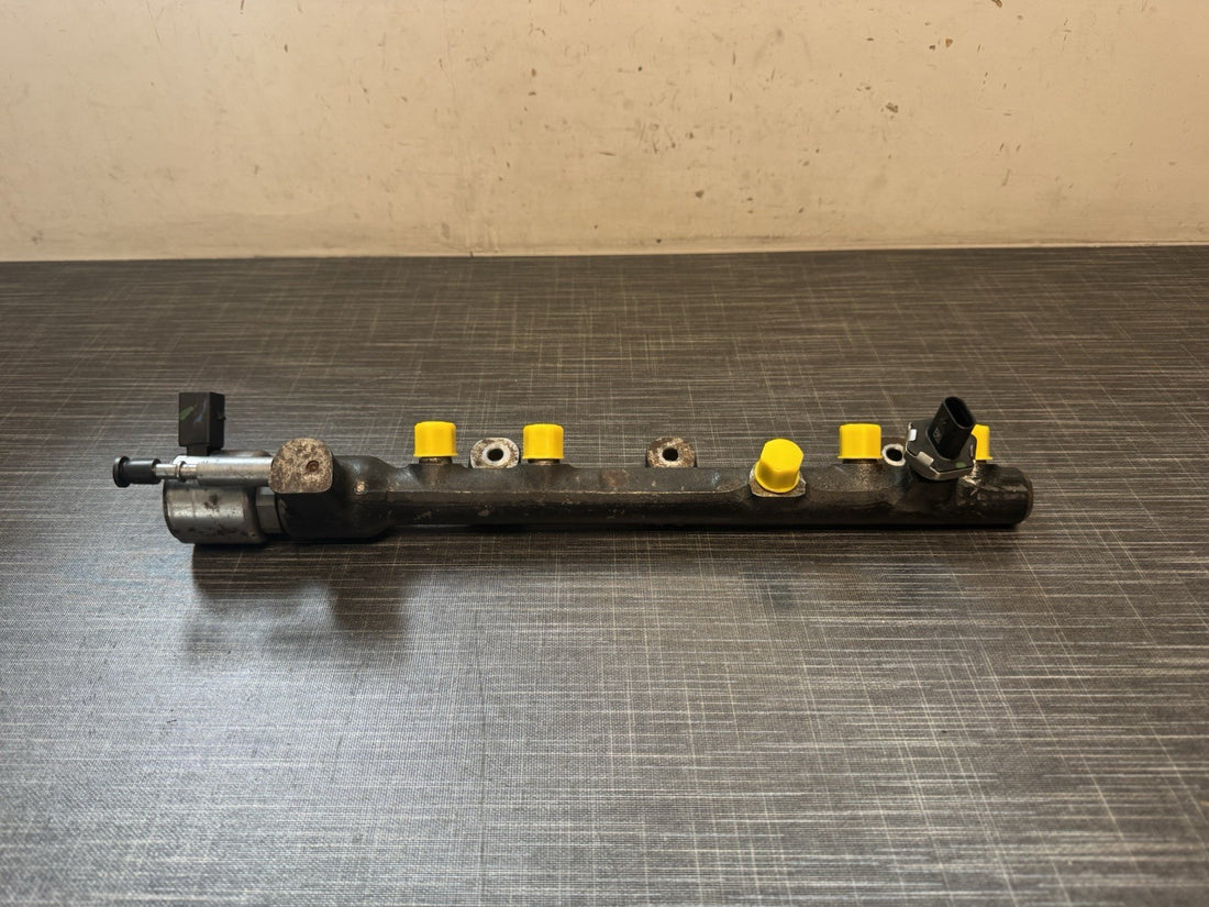 Verteilerrohr + Ventil Opel Nissan Renault  2.3 DCI  175211218R A2C97951300