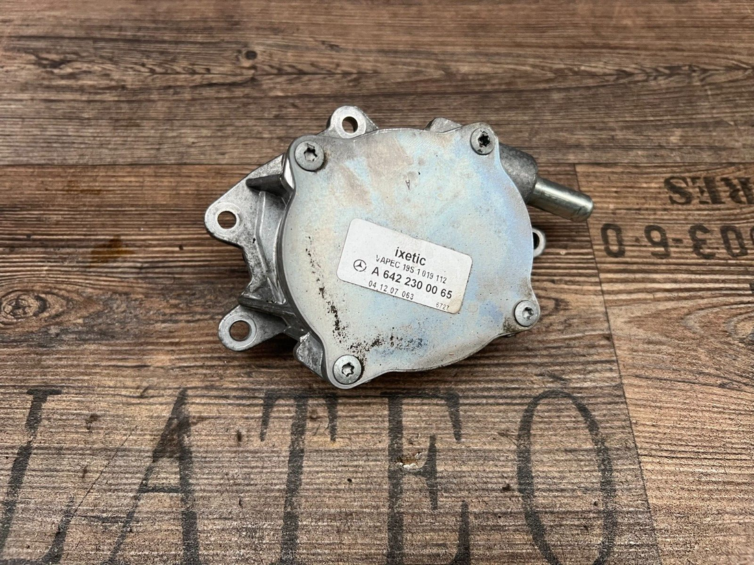 Mercedes-Benz W211 W209 320 CDI OM642 Vakuumpumpe A6422300065