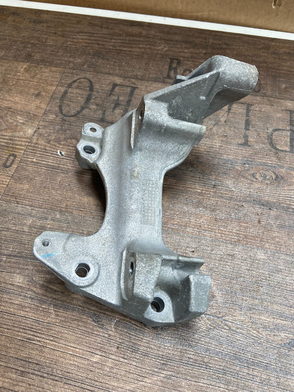 Renault Dacia 0,9 TCE H4B-408 Halterung Lima Spannrolle 117104394R