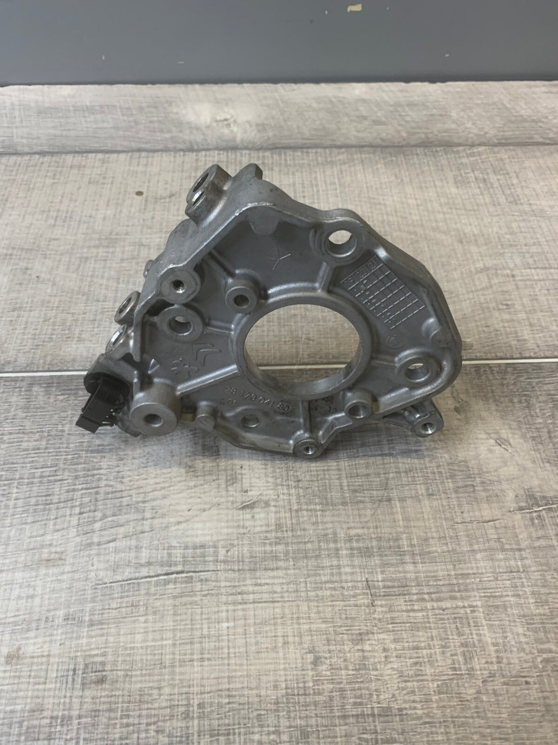 Original Peugeot Halterung Kraftstoffpumpe Hochdruckpumpe  9817304180