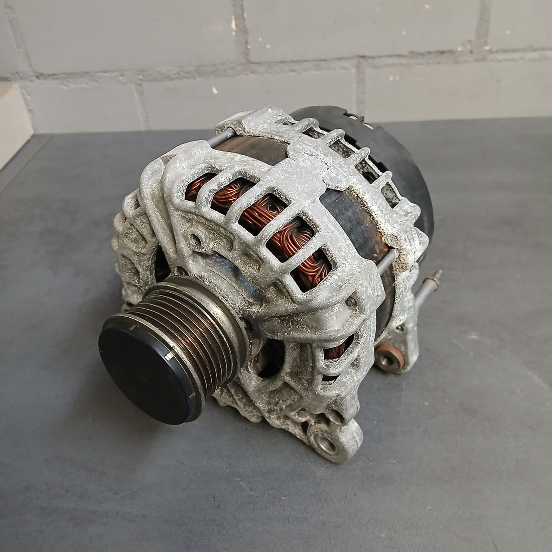 Original Lichtmaschine Generator für VW Passat B7      03L903024F